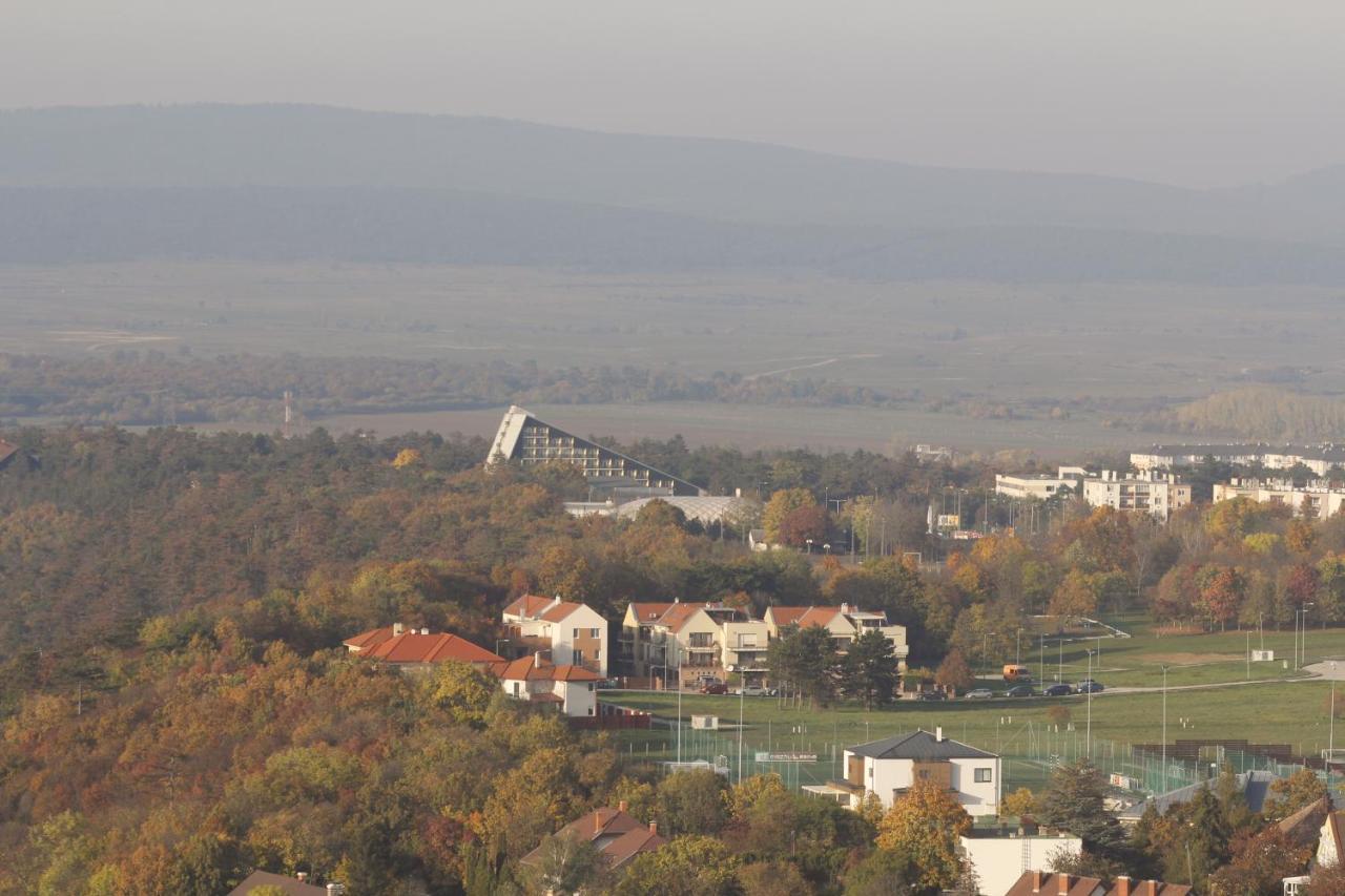 Superb Apartment With Incredible View At The Best Location Veszprém Buitenkant foto